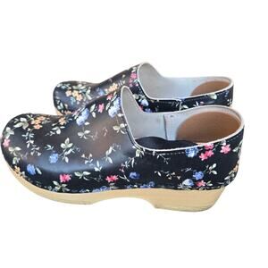 Sven Black Floral Women's EU 40 Clogs Wooden, US 9.5-10